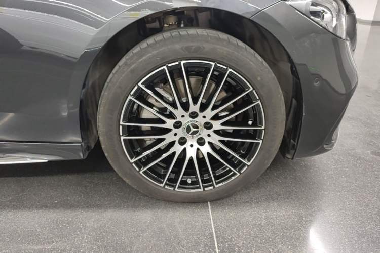 Used Mercedes-Benz C-Class 2025 Facelift C 260 L Sport Edition Right Front Wheel Hub