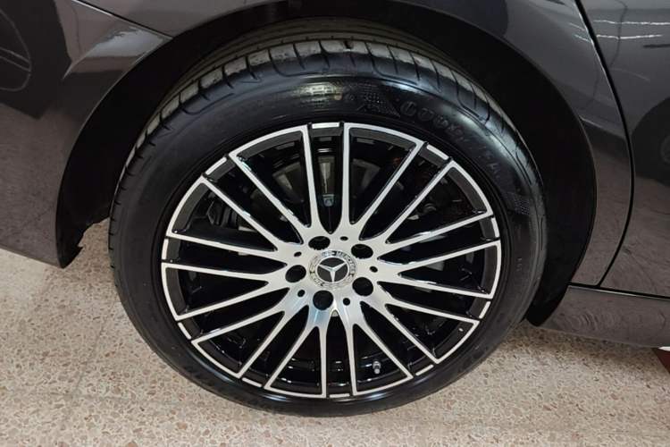 Used Mercedes-Benz C-Class 2025 Facelift C 260 L Sport Edition Right Rear Wheel Hub
