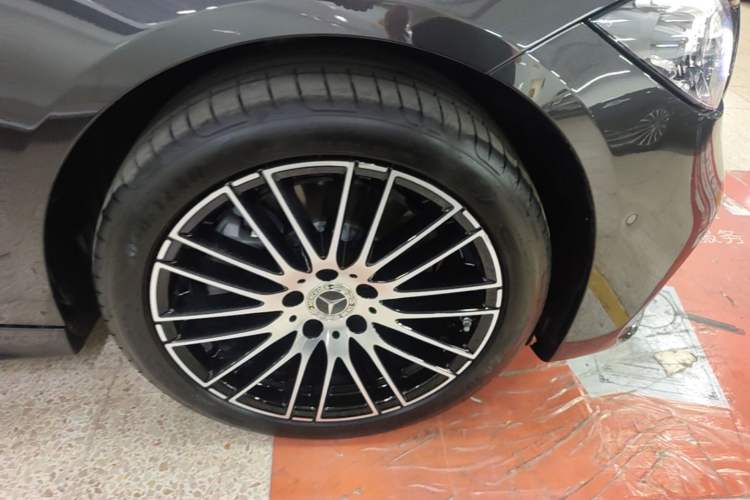 Used Mercedes-Benz C-Class 2025 Facelift C 260 L Sport Edition Right Rear Wheel Hub