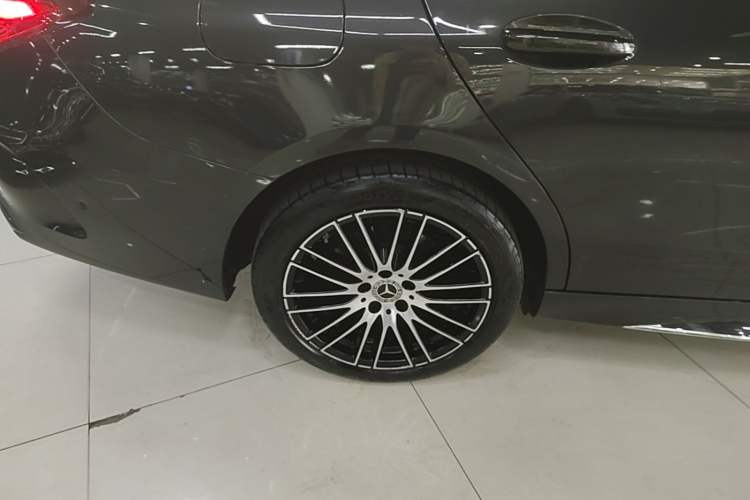 Used Mercedes-Benz C-Class 2025 C 260 L Sport Edition Right Rear Wheel Hub