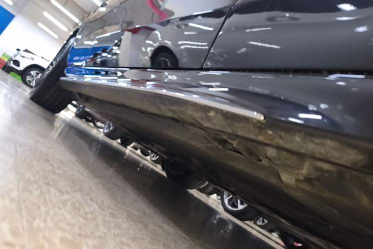 Used Mercedes-Benz C-Class 2025 Facelift C 260 L Sport Edition Right Side Sill