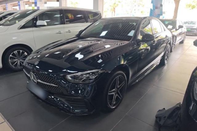 Ojetý Mercedes-Benz C-Class 2025 C 260 L Obsidian Night Sport Edition