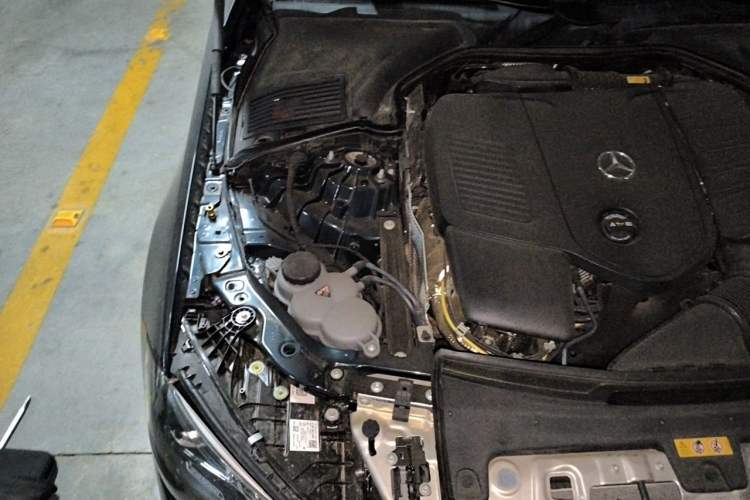Used Mercedes-Benz C-Class 2025 Refresh C 260 L Night Edition Sports Version Engine Bay Right