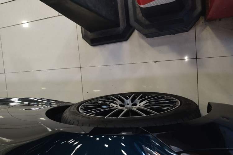 Used Mercedes-Benz C-Class 2025 C 260 L Sport Edition Left Front Wheel Hub