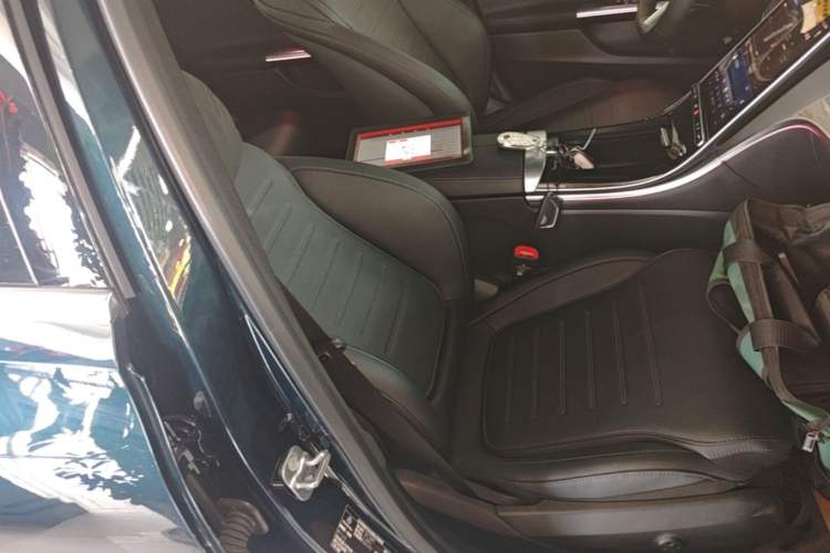 Used Mercedes-Benz C-Class 2025 Facelift C 260 L Sport Edition Right Front Seat