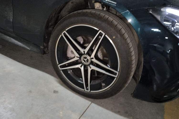 Used Mercedes-Benz C-Class 2025 Refresh C 260 L Night Edition Sports Version Right Front Wheel Hub