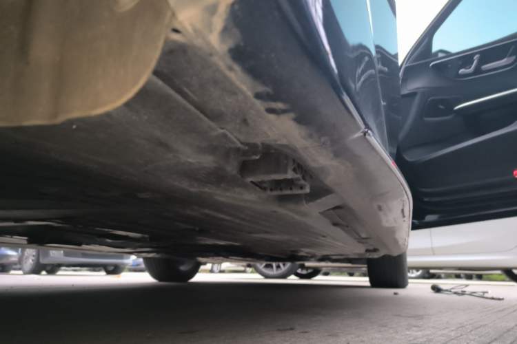 Used Mercedes-Benz C-Class 2025 C 260 L Sport Edition Right Side Sill