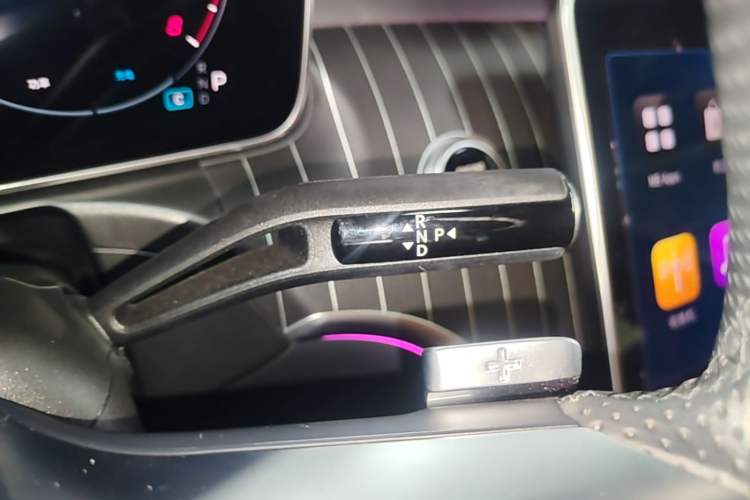 Used Mercedes-Benz C-Class 2025 C 260 L Obsidian Night Sport Edition Gear Lever