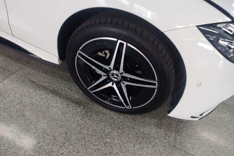 Used Mercedes-Benz C-Class 2025 C 260 L Obsidian Night Sport Edition Right Front Wheel Hub