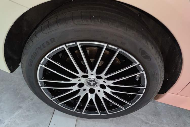 Used Mercedes-Benz C-Class 2025 Facelift C 260 L Sport Edition Right Rear Wheel Hub