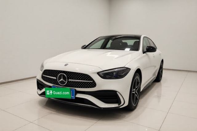 Ojetý Mercedes-Benz C-Class 2025 C 260 L Obsidian Night Sport Edition