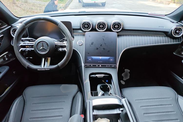 Used Mercedes-Benz C-Class 2025 C 260 L Obsidian Night Sport Edition Center Console