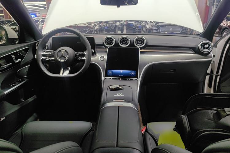 Used Mercedes-Benz C-Class 2025 Facelift C 260 L Sport Edition Center Console