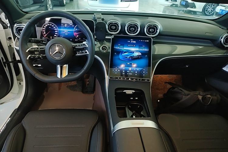 Used Mercedes-Benz C-Class 2025 C 260 L Obsidian Night Sport Edition Center Console