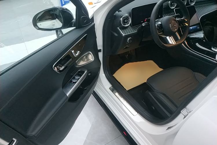 Used Mercedes-Benz C-Class 2025 C 260 L Obsidian Night Sport Edition Driver Seat