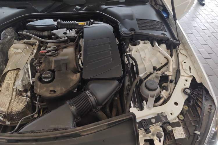 Used Mercedes-Benz C-Class 2025 Refresh C 260 L Night Edition Sports Version Engine Bay Left