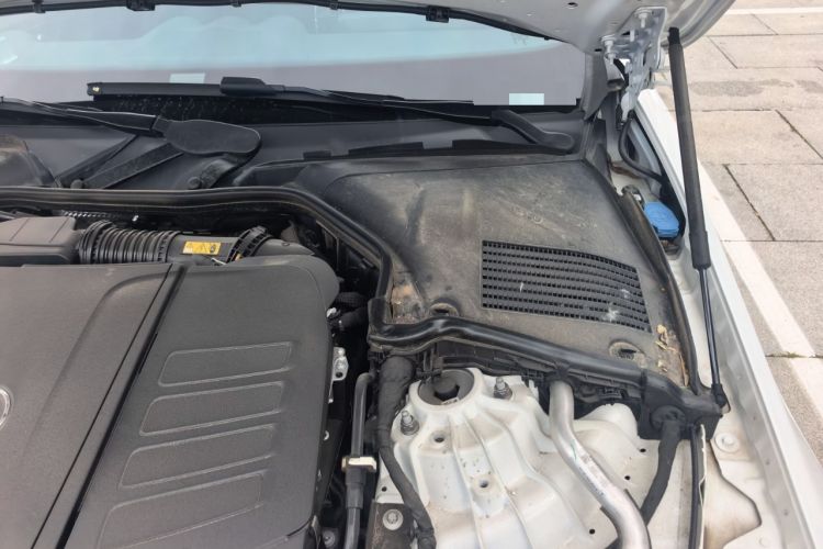 Used Mercedes-Benz C-Class 2025 Refresh C 260 L Night Edition Sports Version Engine Bay Left