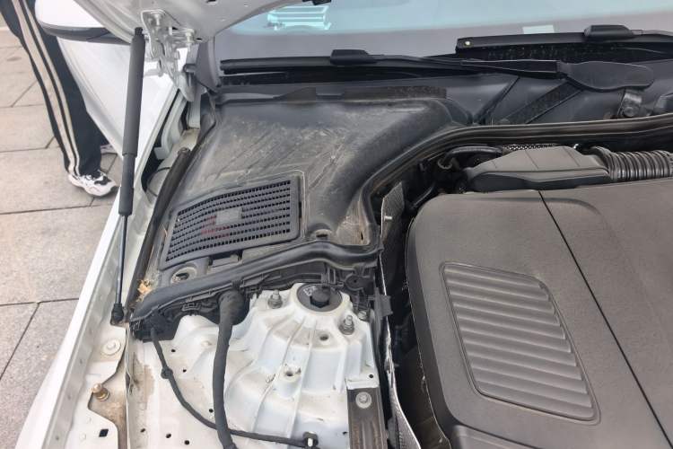 Used Mercedes-Benz C-Class 2025 Refresh C 260 L Night Edition Sports Version Engine Bay Right