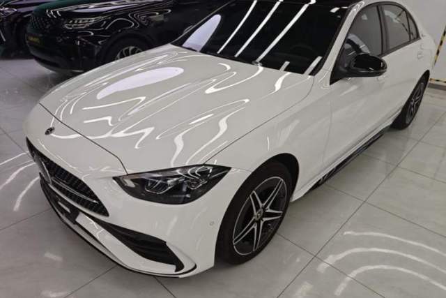 Ojetý Mercedes-Benz C-Class 2025 C 260 L Obsidian Night Sport Edition
