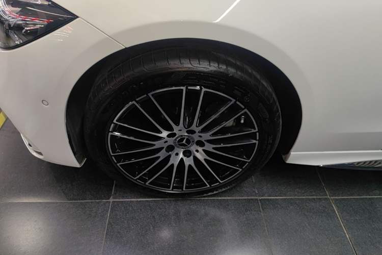 Used Mercedes-Benz C-Class 2025 Facelift C 260 L Sport Edition Exterior 4