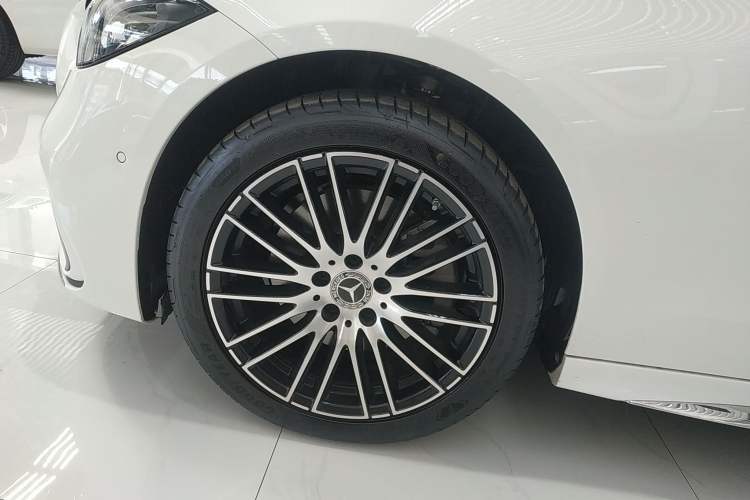 Used Mercedes-Benz C-Class 2025 Facelift C 260 L Sport Edition Exterior 4