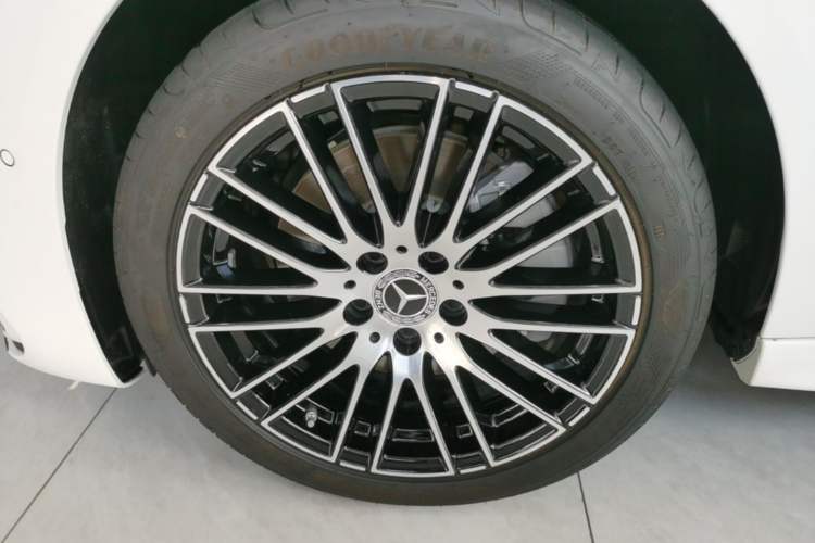 Used Mercedes-Benz C-Class 2025 Facelift C 260 L Sport Edition Exterior 4