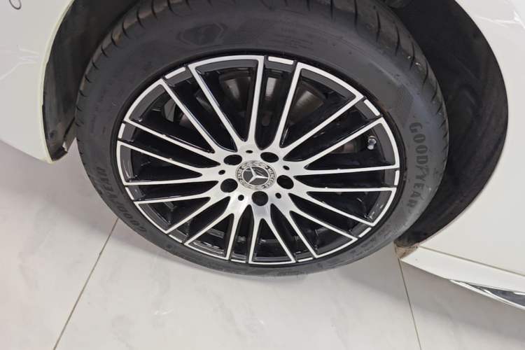 Used Mercedes-Benz C-Class 2025 Facelift C 260 L Sport Edition Exterior 4