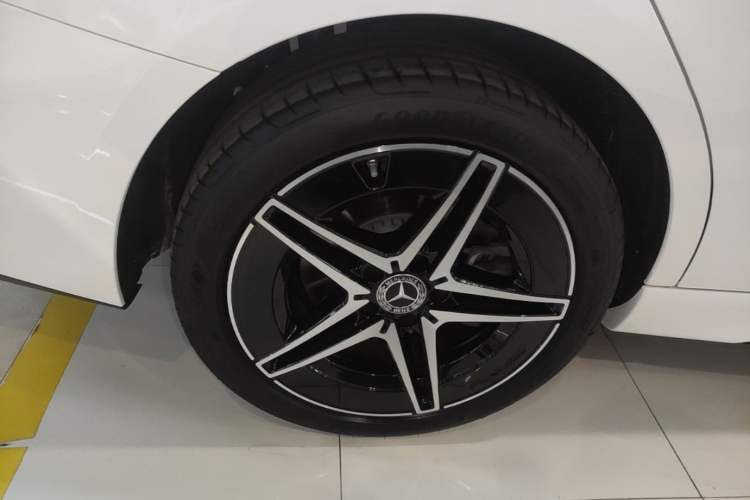 Used Mercedes-Benz C-Class 2025 C 260 L Obsidian Night Sport Edition Exterior 5