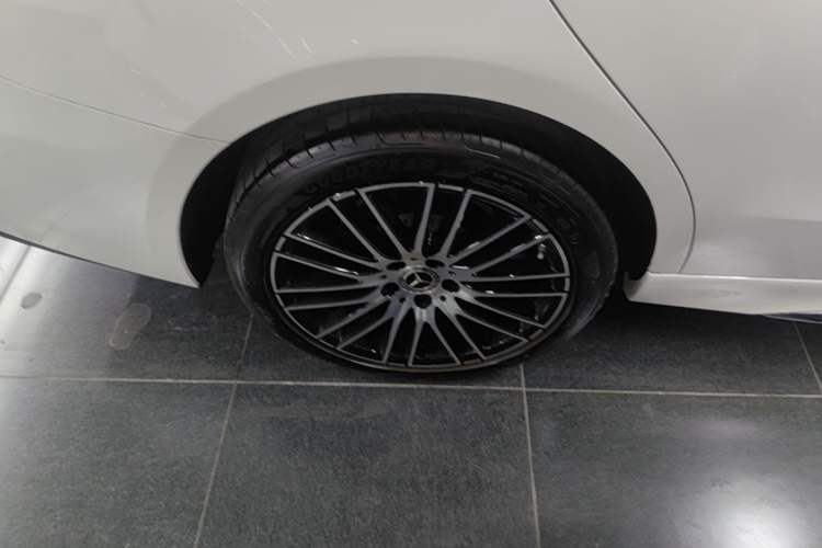 Used Mercedes-Benz C-Class 2025 Facelift C 260 L Sport Edition Exterior 5