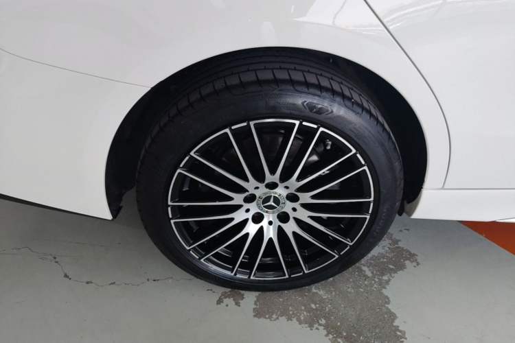 Used Mercedes-Benz C-Class 2025 Refresh C 200 L Sport Edition Exterior 5