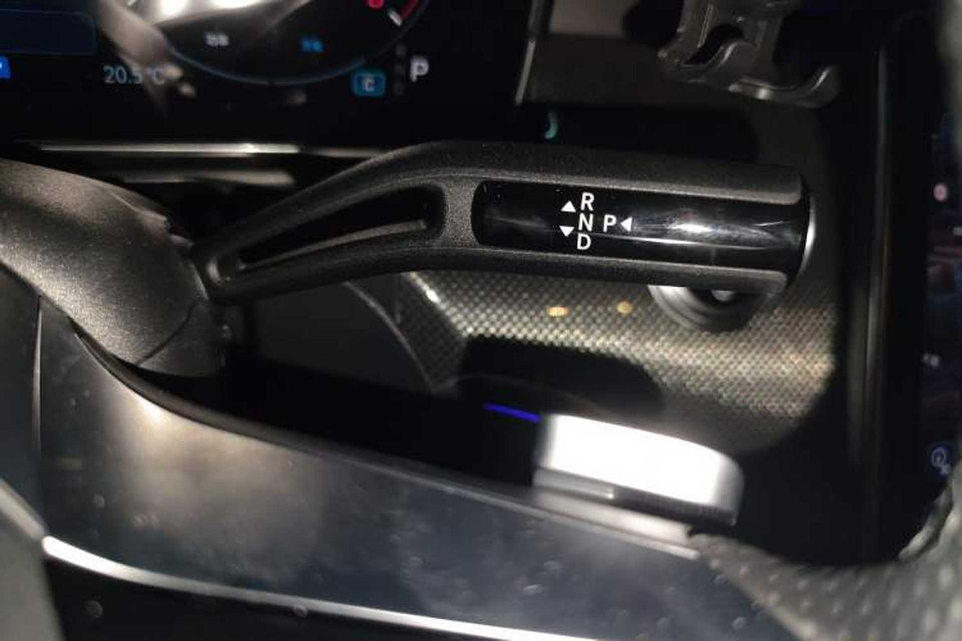 Used Mercedes-Benz C-Class 2025 Facelift C 260 L Sport Edition Gear Lever