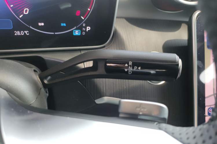 Used Mercedes-Benz C-Class 2025 Refresh C 200 L Sport Edition Gear Lever