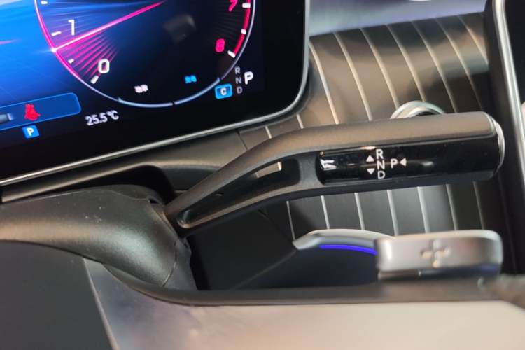 Used Mercedes-Benz C-Class 2025 C 260 L Obsidian Night Sport Edition Gear Lever