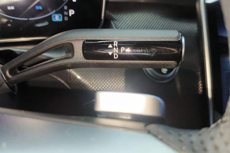 Used Mercedes-Benz C-Class 2025 Facelift C 260 L Sport Edition Gear Lever