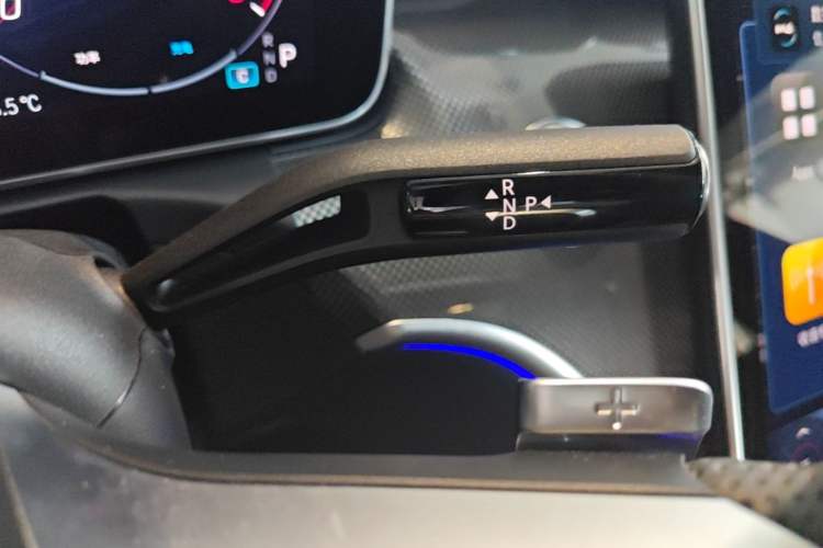 Used Mercedes-Benz C-Class 2025 Facelift C 260 L Sport Edition Gear Lever