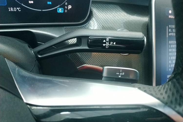 Used Mercedes-Benz C-Class 2025 Facelift C 260 L Sport Edition Gear Lever