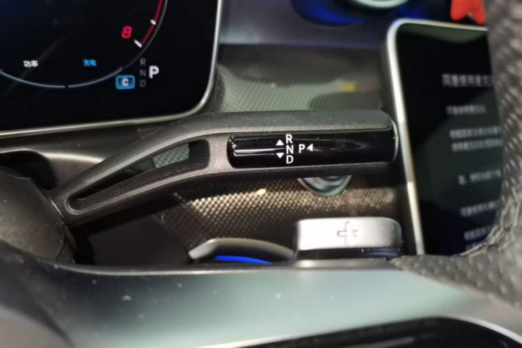 Used Mercedes-Benz C-Class 2025 C 260 L Obsidian Night Sport Edition Gear Lever
