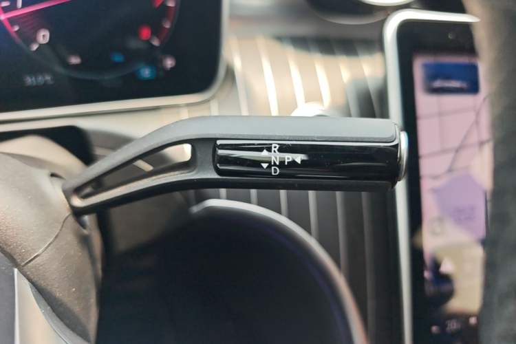 Used Mercedes-Benz C-Class 2025 C 260 L Obsidian Night Sport Edition Gear Lever