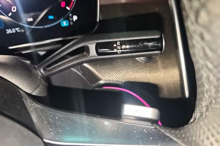 Used Mercedes-Benz C-Class 2025 C 260 L Obsidian Night Sport Edition Gear Lever