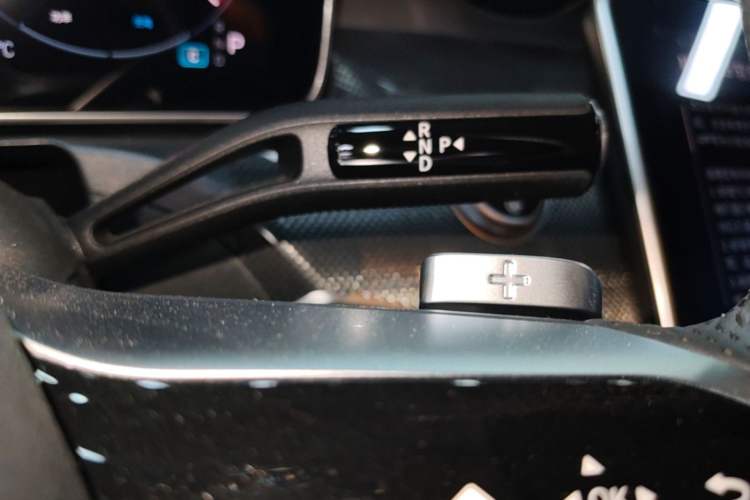 Used Mercedes-Benz C-Class 2025 C 260 L Sport Edition Gear Lever