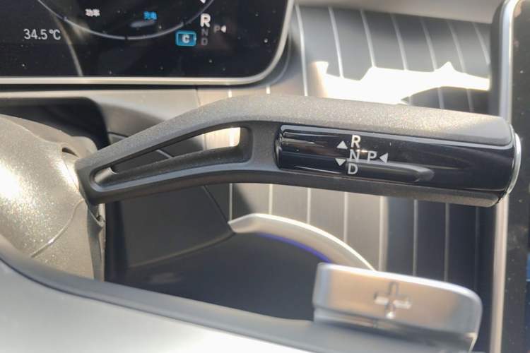 Used Mercedes-Benz C-Class 2025 C 260 L Obsidian Night Sport Edition Gear Lever