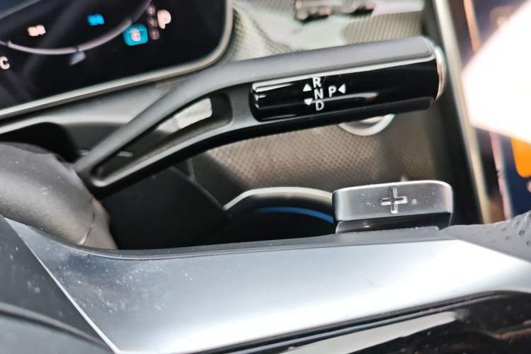 Used Mercedes-Benz C-Class 2025 C 260 L Sport Edition Gear Lever