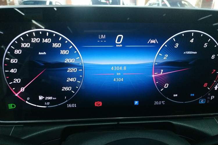 Used Mercedes-Benz C-Class 2025 C 260 L Obsidian Night Sport Edition Instrument Cluster