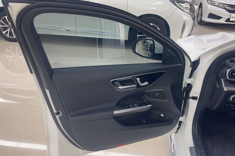 Used Mercedes-Benz C-Class 2025 Facelift C 260 L Sport Edition Interior 1