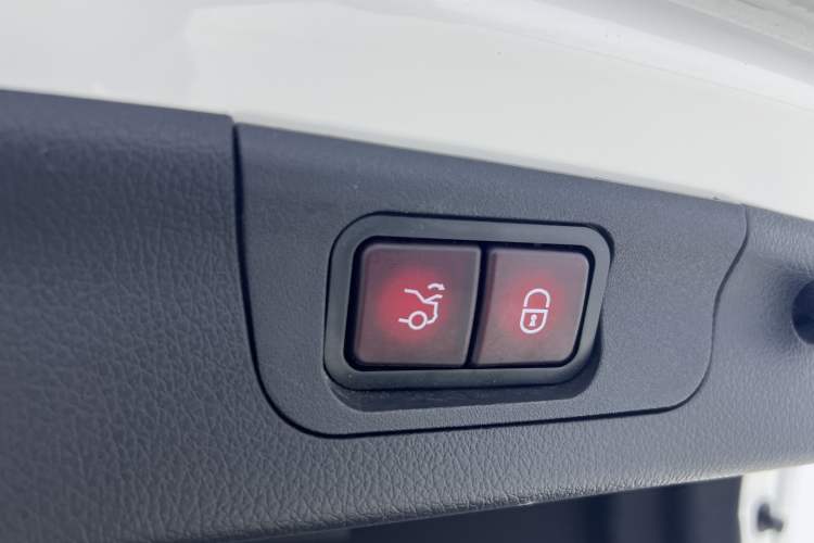 Used Mercedes-Benz C-Class 2025 C 260 L Obsidian Night Sport Edition Interior 1