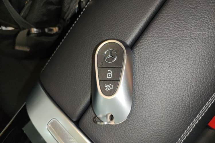 Used Mercedes-Benz C-Class 2025 C 200 L Sport Edition Interior 1
