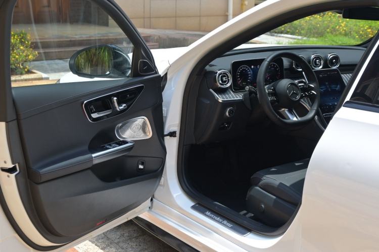 Used Mercedes-Benz C-Class 2025 C 260 L Obsidian Night Sport Edition Interior 1