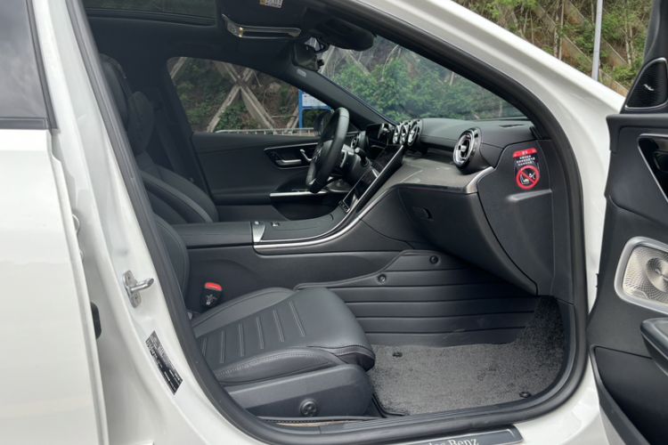 Used Mercedes-Benz C-Class 2025 Refresh C 260 L Night Edition Sports Version Interior 1