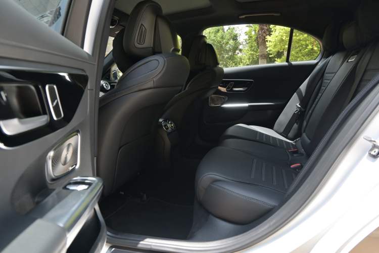 Used Mercedes-Benz C-Class 2025 C 260 L Obsidian Night Sport Edition Interior 10