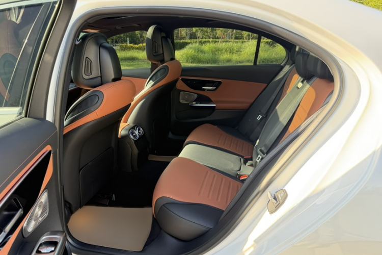 Used Mercedes-Benz C-Class 2025 Facelift C 260 L Sport Edition Interior 4
